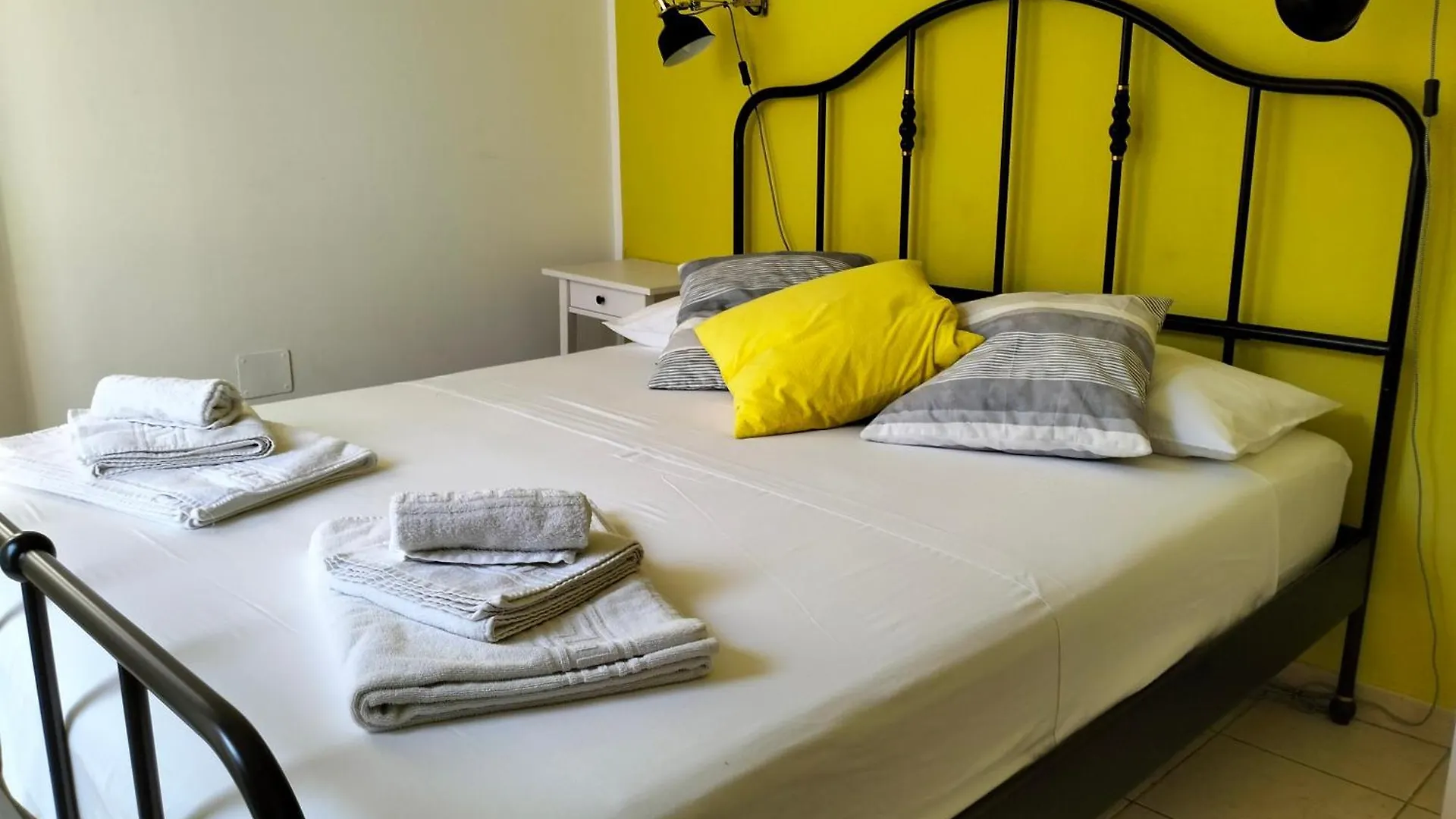 Daste House- Castello Ursino contacts
